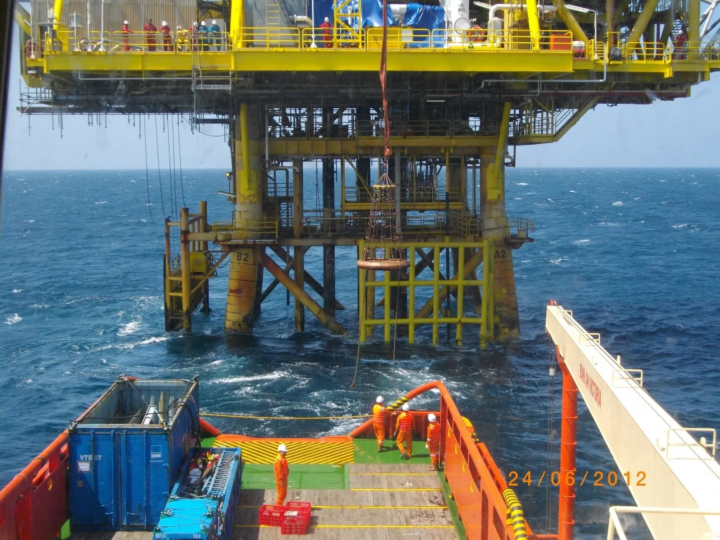 Tàu trực mỏ/ trực giàn