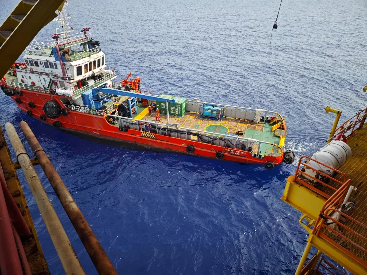 Tàu trực mỏ/ trực giàn