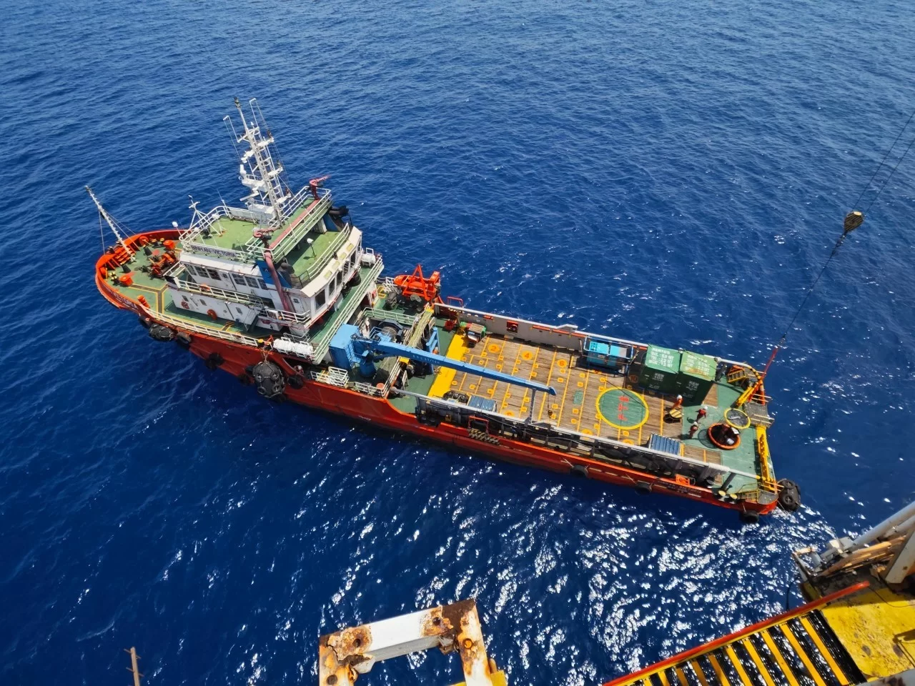 Tàu trực mỏ/ trực giàn